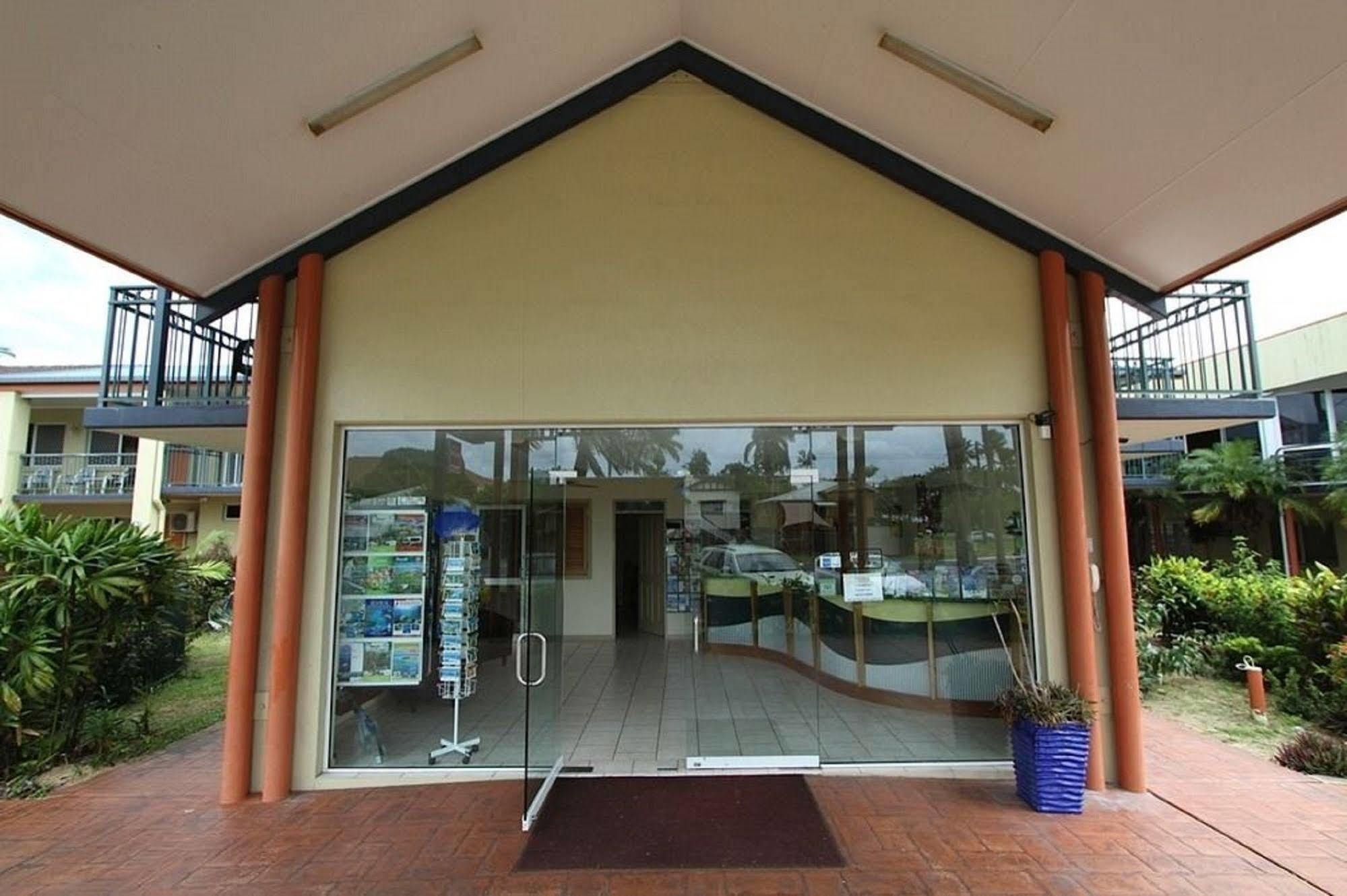 Tropical Queenslander Motel Cairns Exterior photo