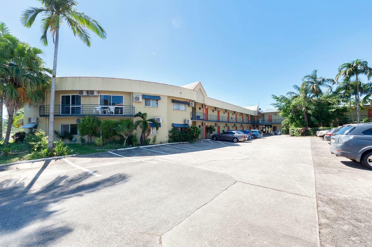 Tropical Queenslander Motel Cairns Exterior photo